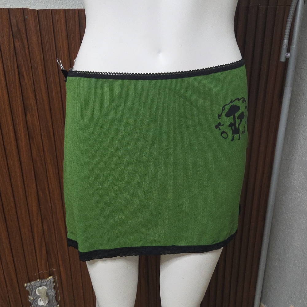 Chic Green Mini Skirt with Black Accents Xlarge [1999]